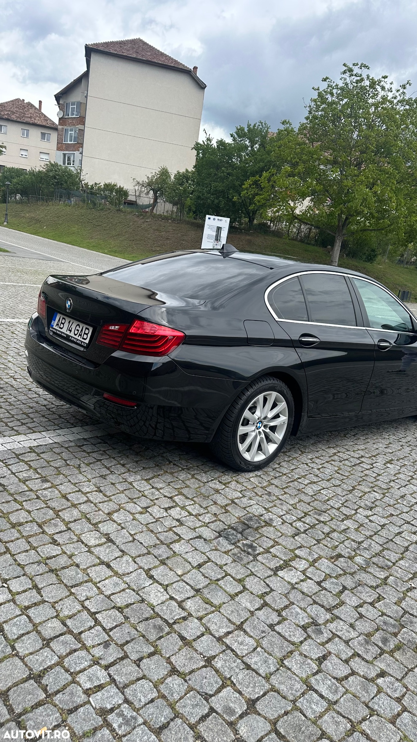 BMW Seria 5 520d xDrive - 5