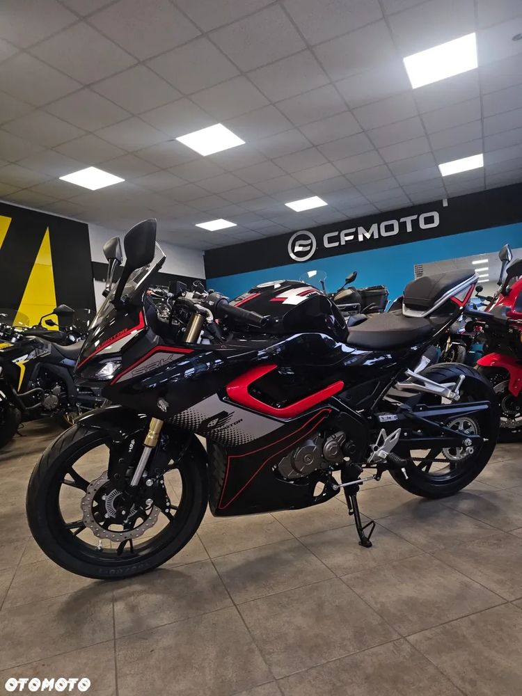 QJMOTOR SRK 125R - 1