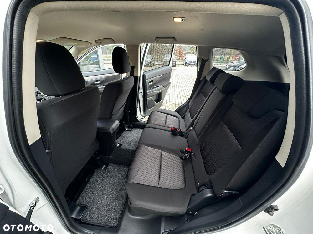 Mitsubishi Outlander 2.0 2WD Invite - 12