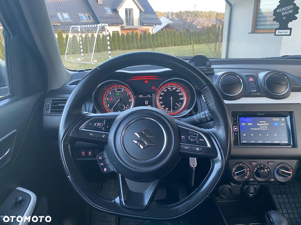 Suzuki Swift 1.2 Premium Plus CVT - 10