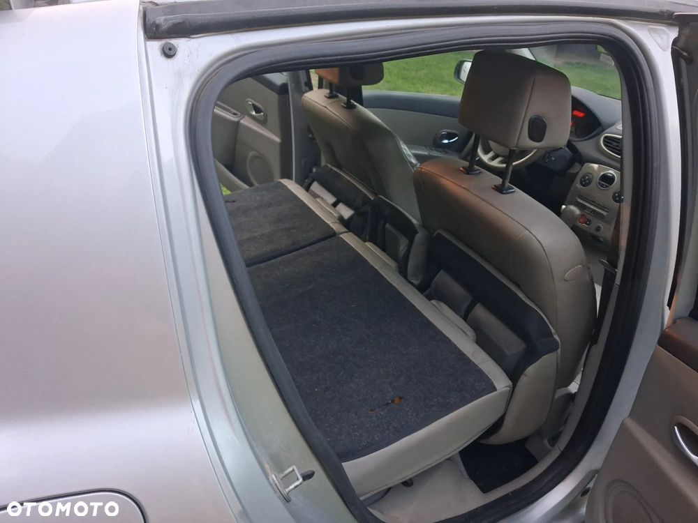 Renault Clio - 32