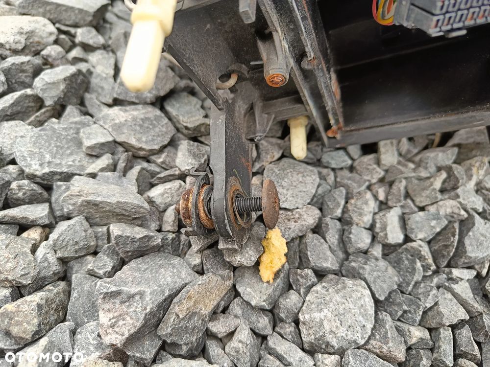 VW PHAETON LAMPA PRZEDNIA XENON PRAWA UCHWYTY OK - 13