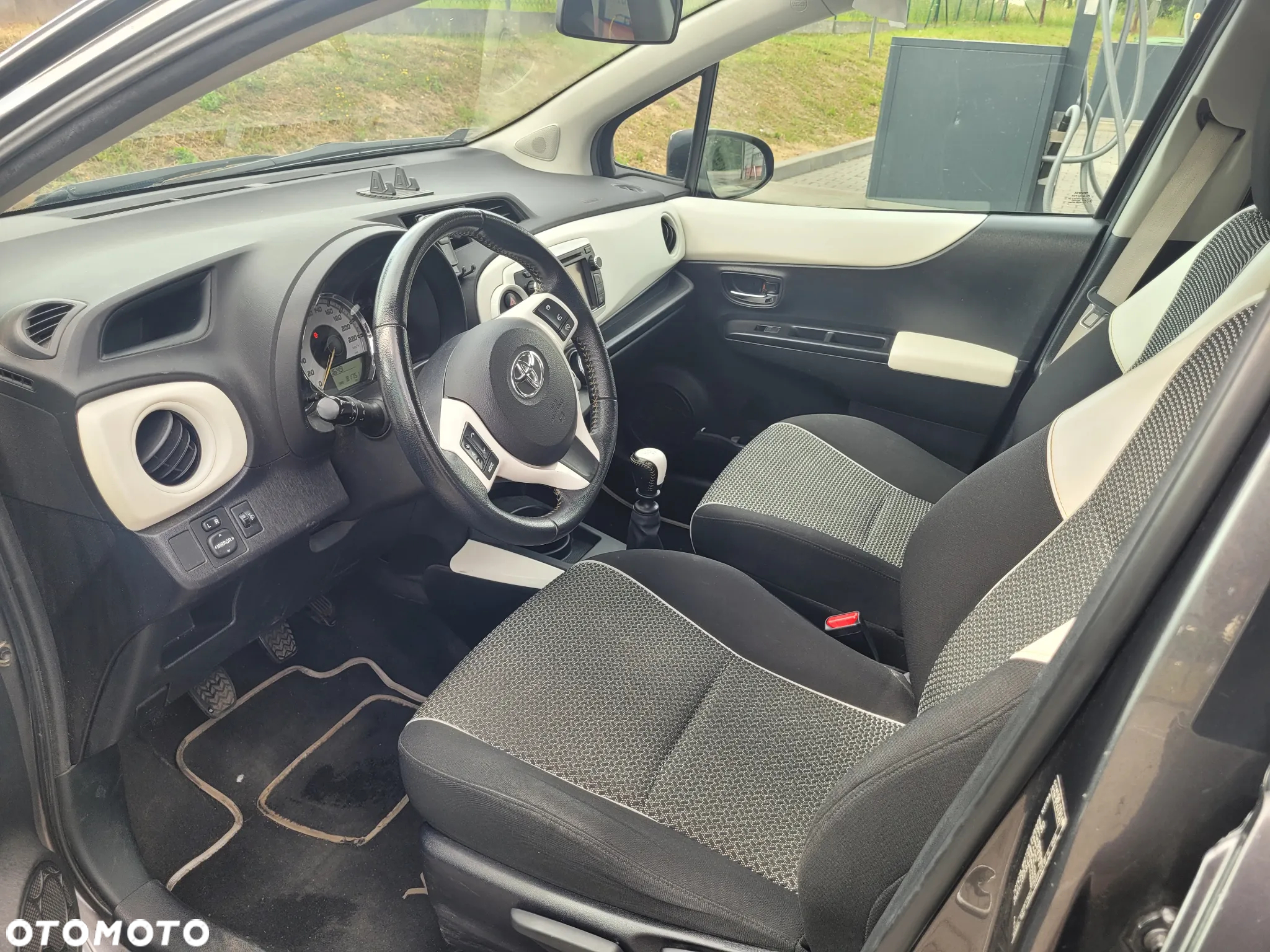 Toyota Yaris 1.33 Prestige - 10