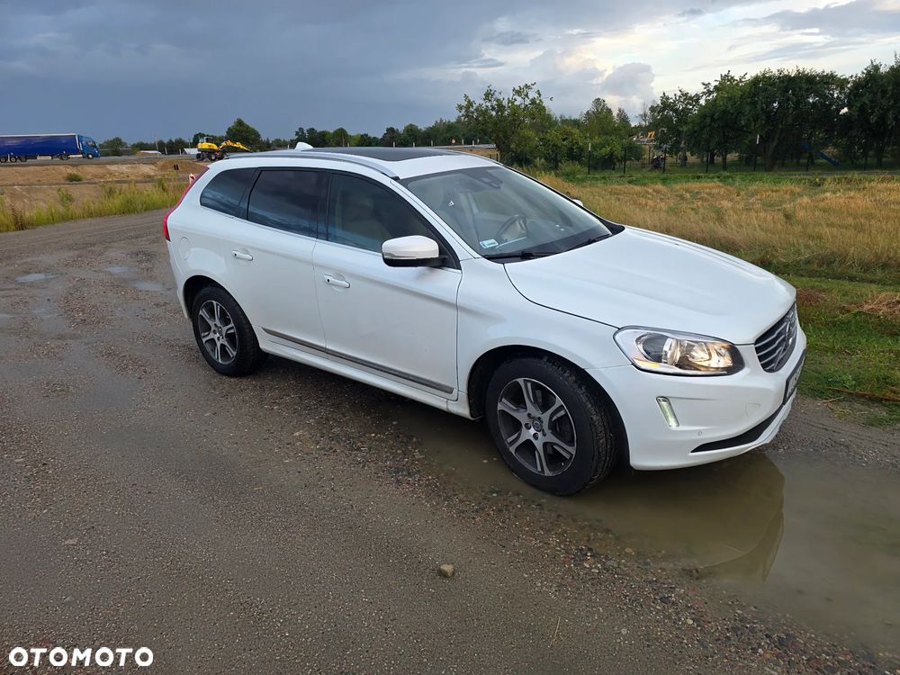 Volvo XC 60 T6 AWD R-Design Momentum - 3