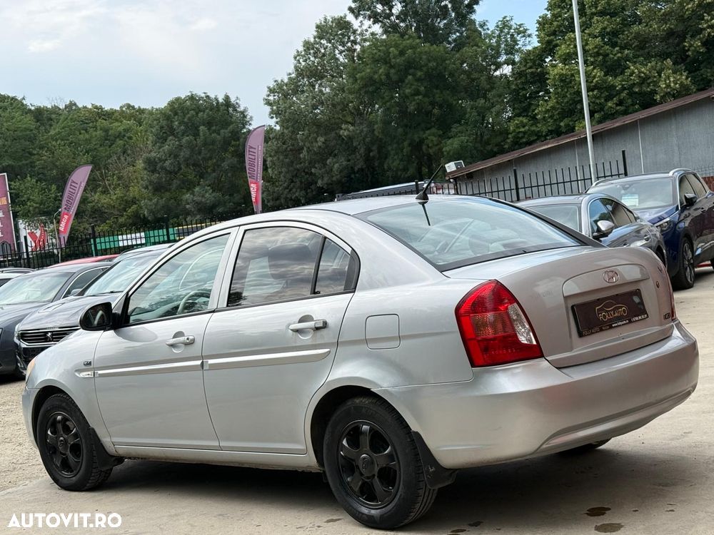 Hyundai Accent - 28