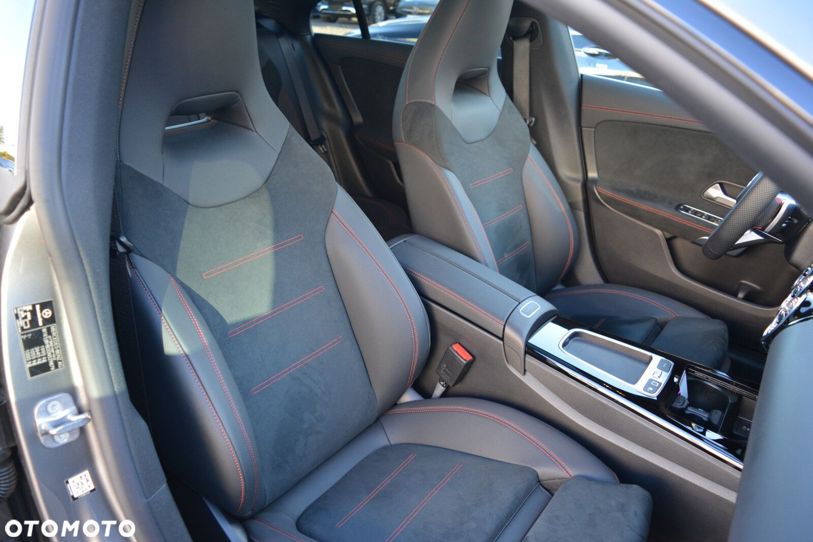 Mercedes-Benz CLA 200 Progressive 7G-DCT - 23