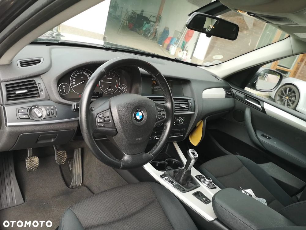 BMW X3 sDrive18d - 28
