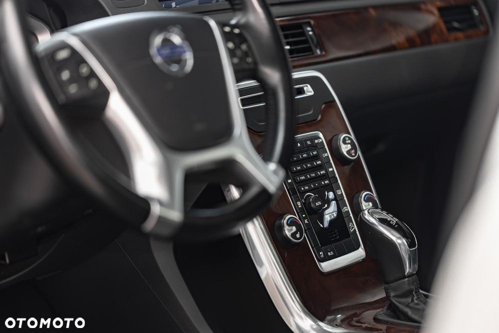 Volvo XC 70 T6 AWD Dynamic Momentum - 21