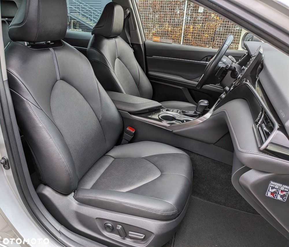 Toyota Camry 2.5 Hybrid Executive CVT - 35