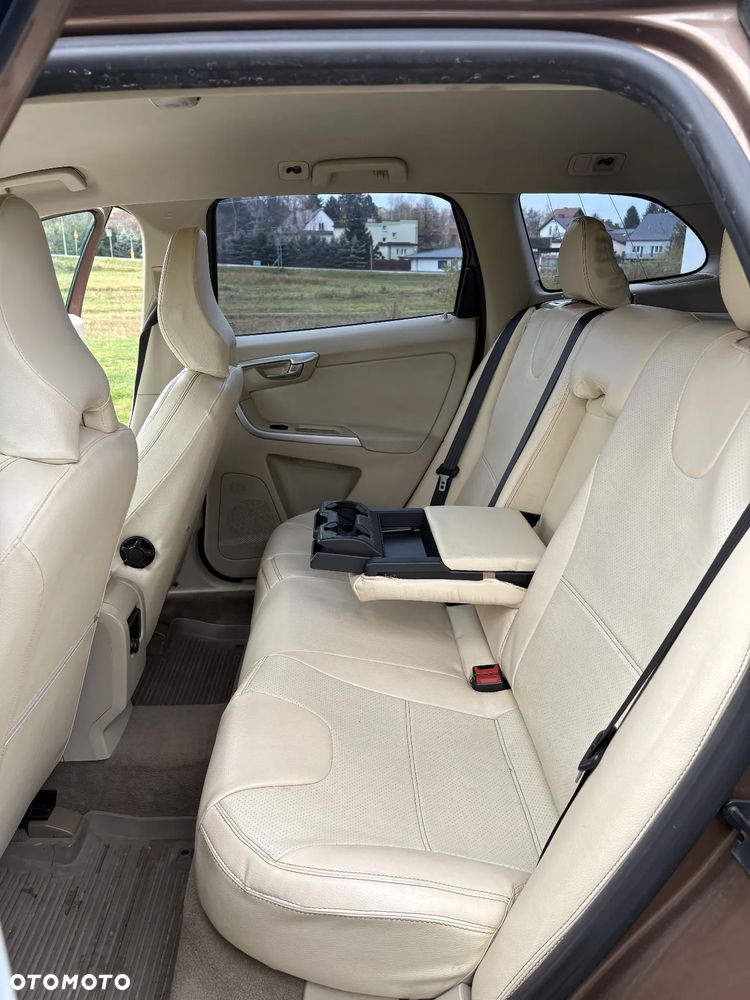 Volvo XC 60 D5 AWD - 8