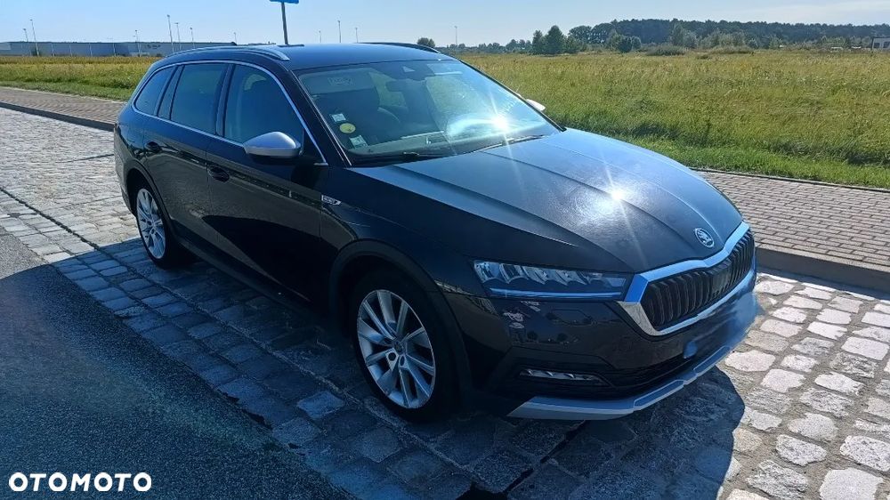 Skoda Octavia Combi 2.0 TDI DSG 4x4 Scout - 26
