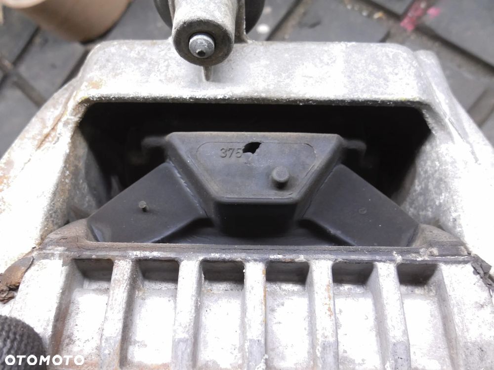 ŁAPA PODUSZKA SILNIKA PRAWA VW GOLF V 1.9 TDI 1K0199262BA - 2