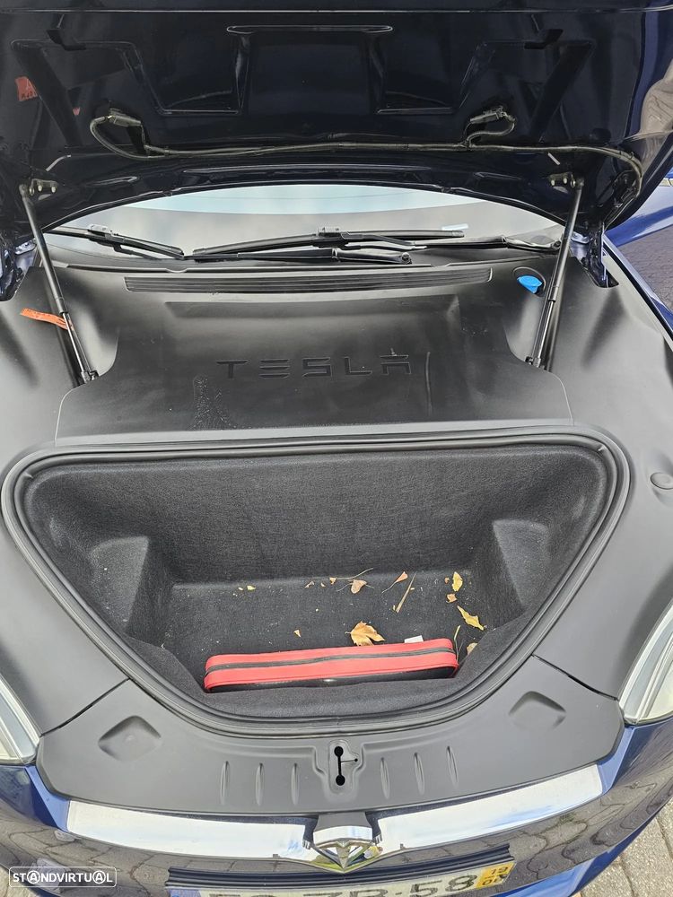 Tesla Model S - 24