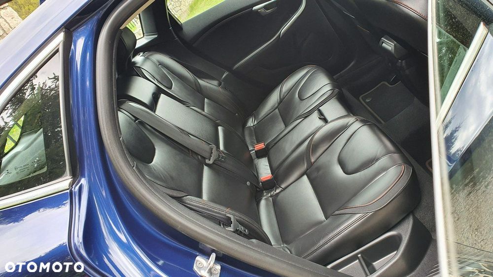 Volvo V40 D2 Drive-E Ocean Race - 11