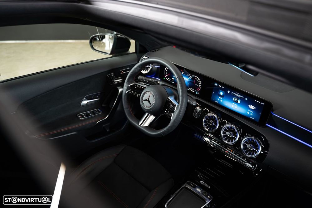 Mercedes-Benz A 250 e AMG Line - 16