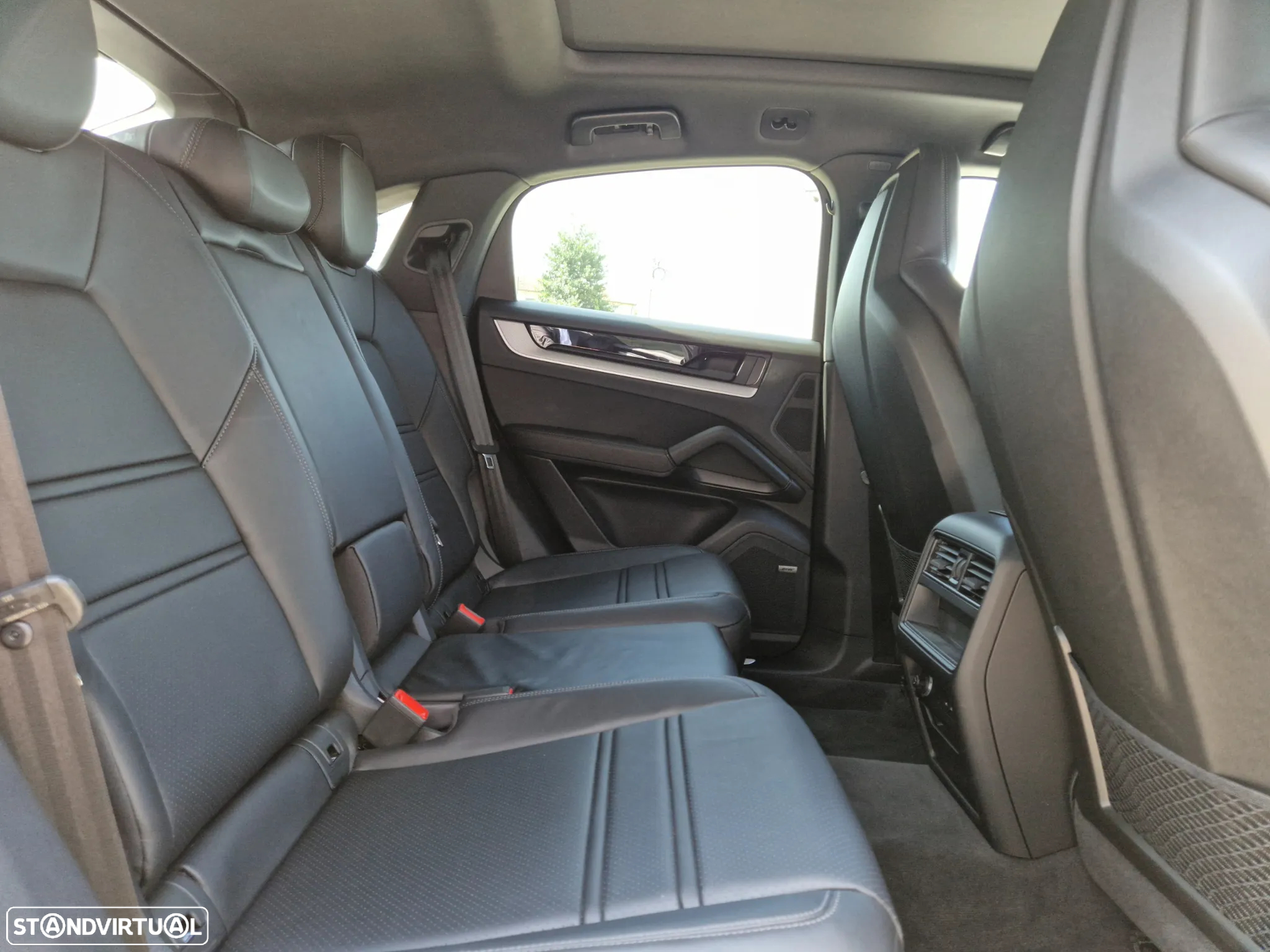 Porsche Cayenne Coupé E-Hybrid - 35