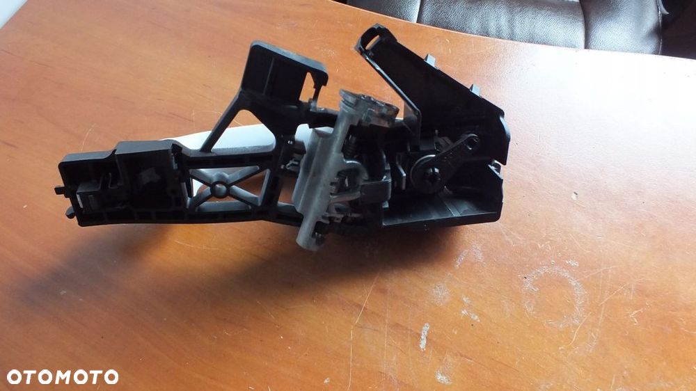 KLAMKA DRZWI LEWY PRZÓD FORD B-MAX AV11-R22465 - 2