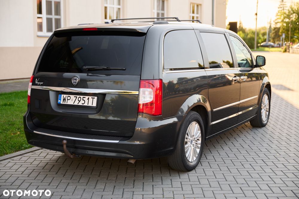 Lancia Voyager - 10