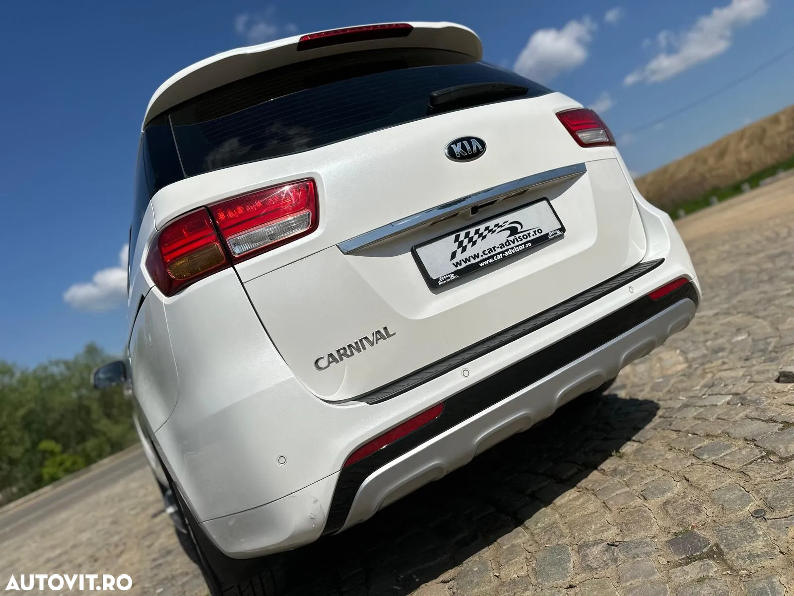 Kia Carnival - 10