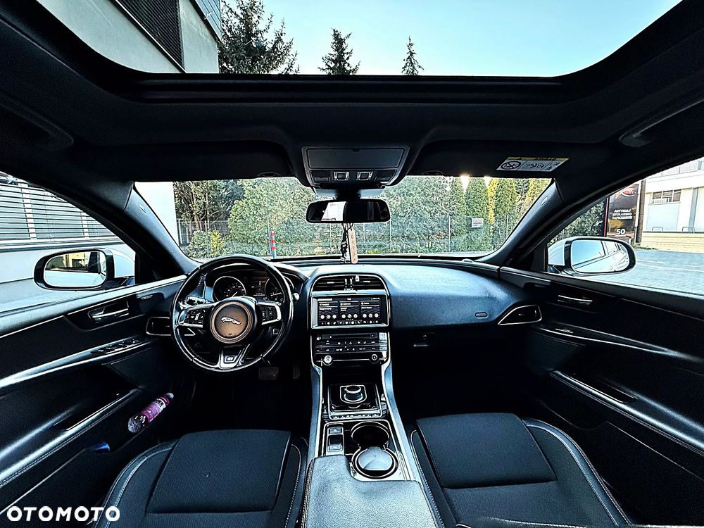 Jaguar XE 20d R-Sport - 26