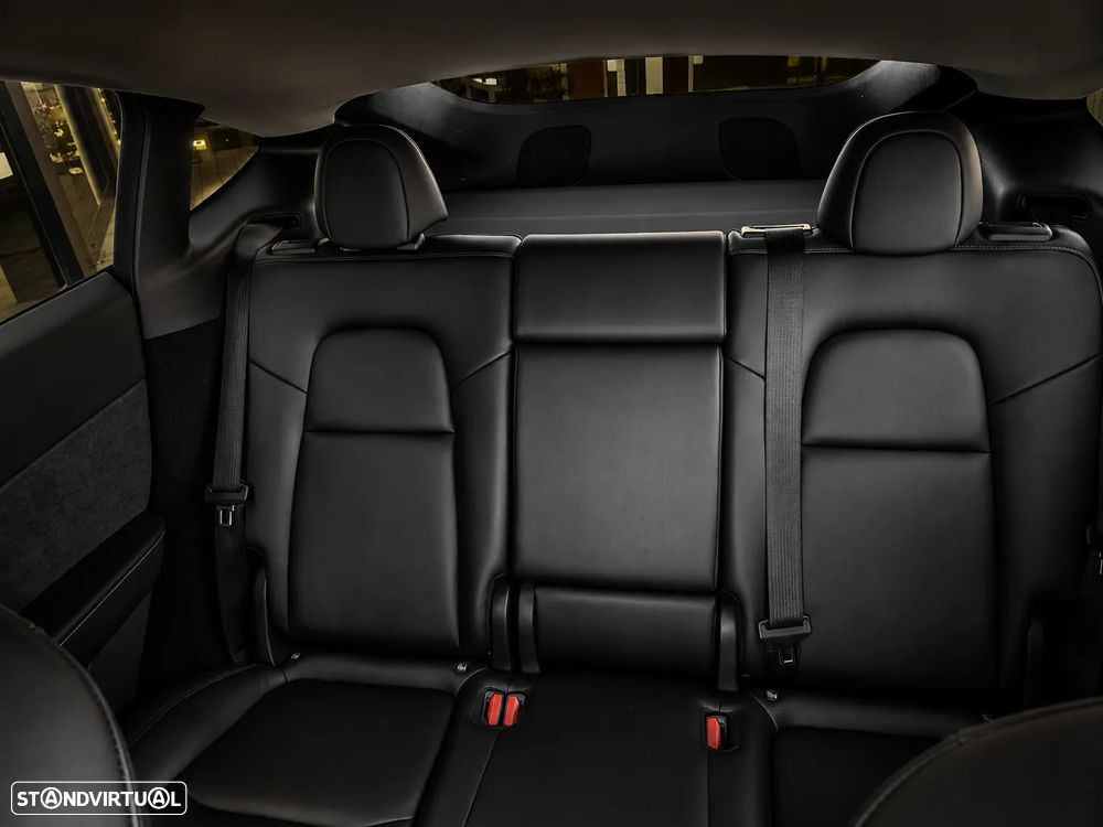 Tesla Model Y Long Range Dual Motor AWD - 27