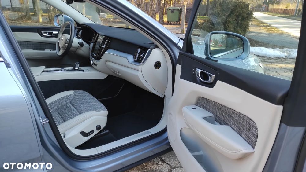 Volvo XC 60 ver-b4-d-awd-momentum-pro - 9