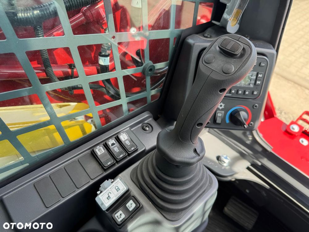 Takeuchi TL8R2 High Flow - 14