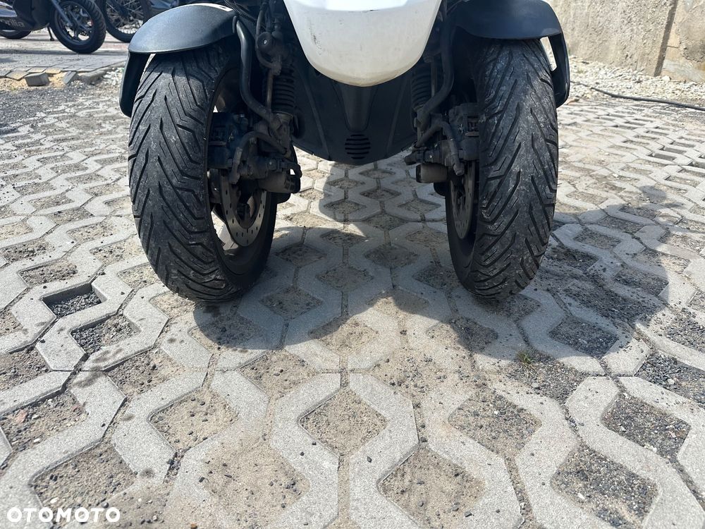 Piaggio MP-3 - 9