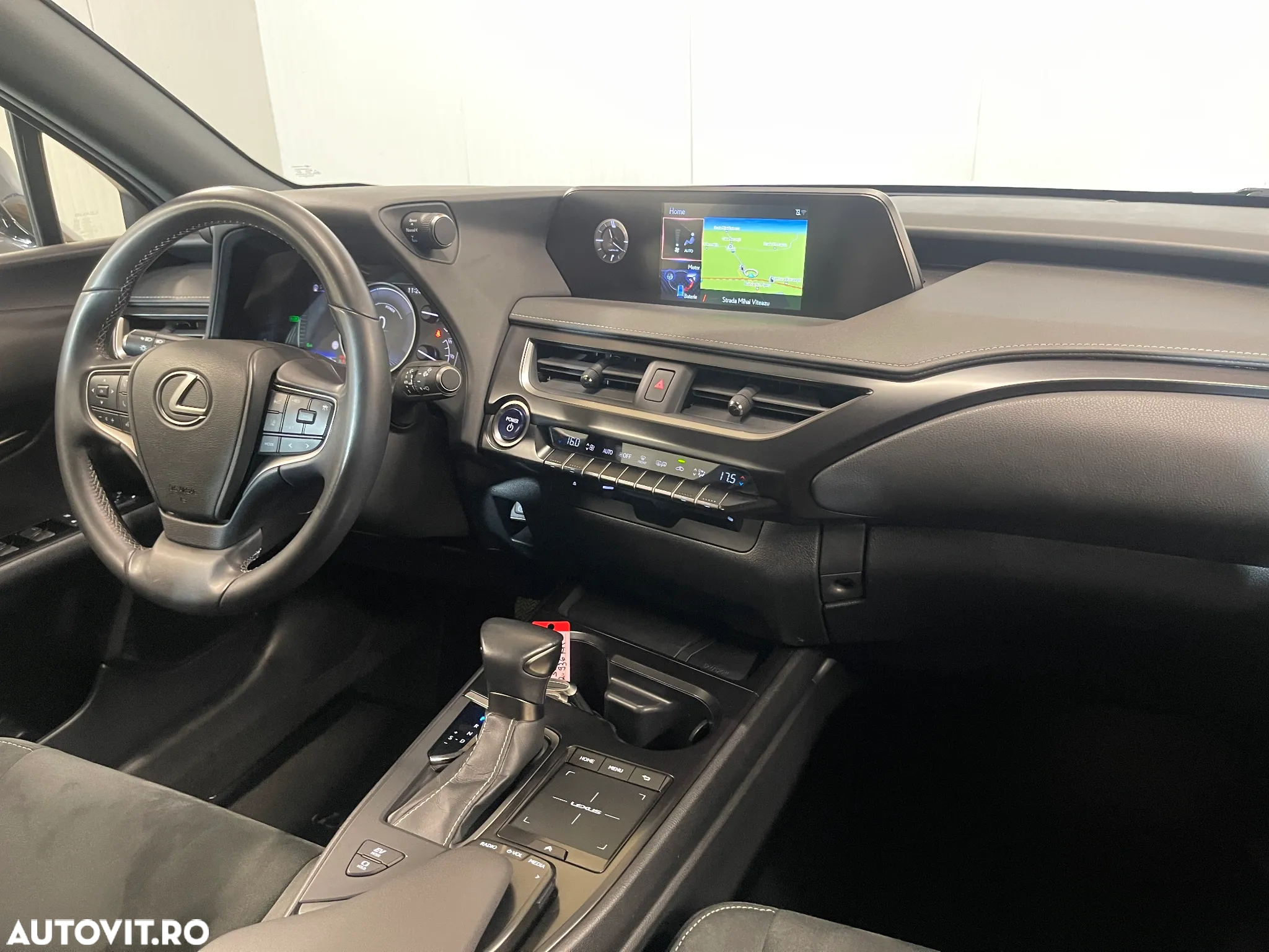 Lexus UX - 8