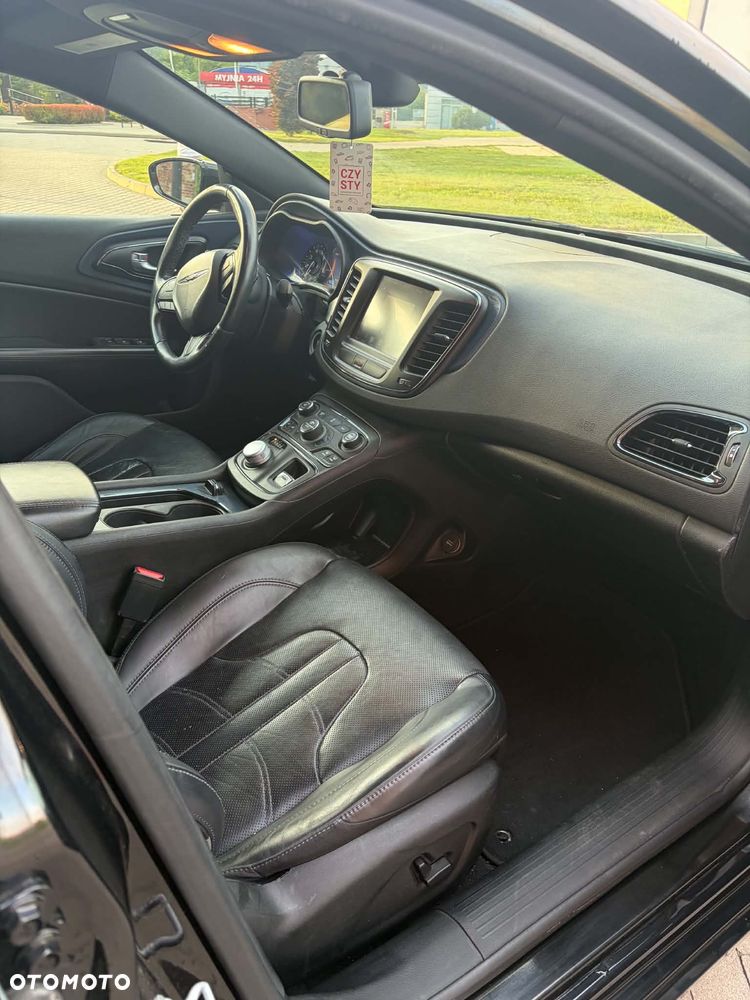 Chrysler 200 - 7