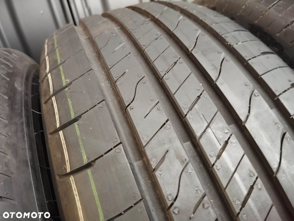 215 60 17 Goodyear Efficient Grip 2 SUV - 4