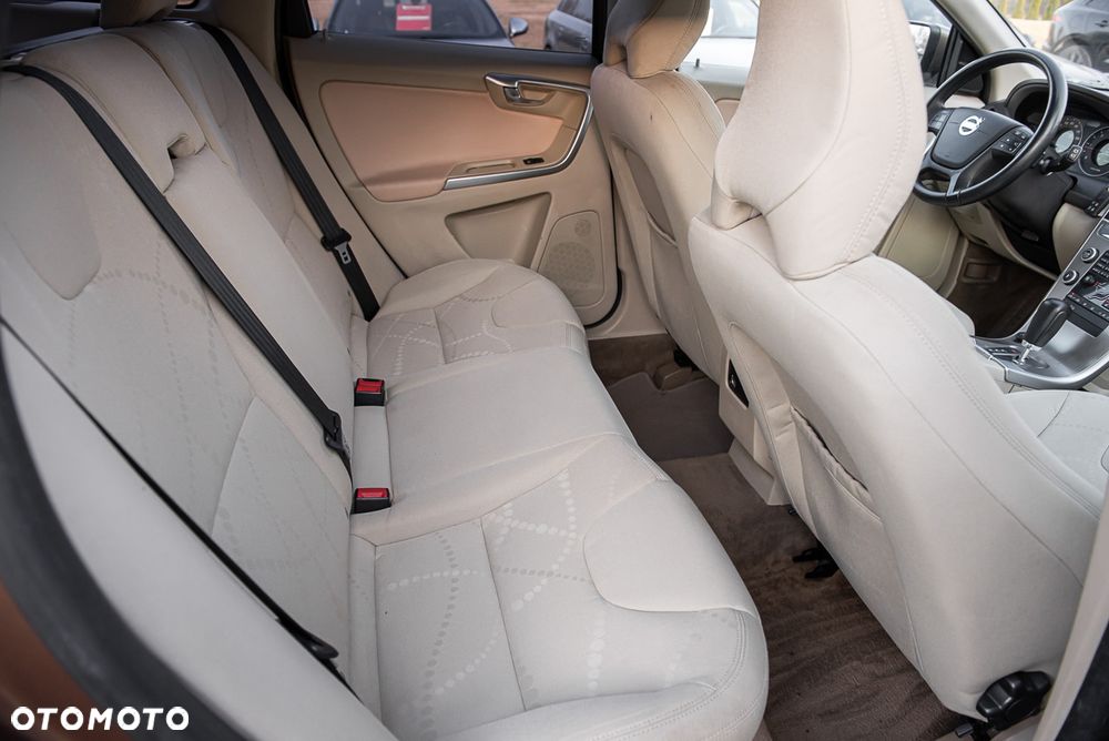 Volvo XC 60 D5 AWD Kinetic - 19