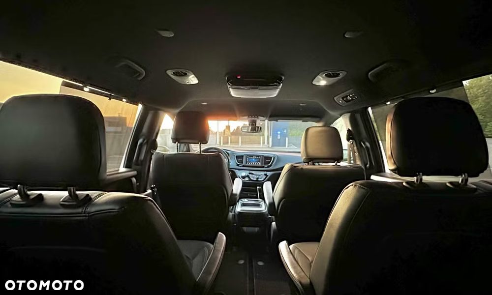 Chrysler Pacifica - 12