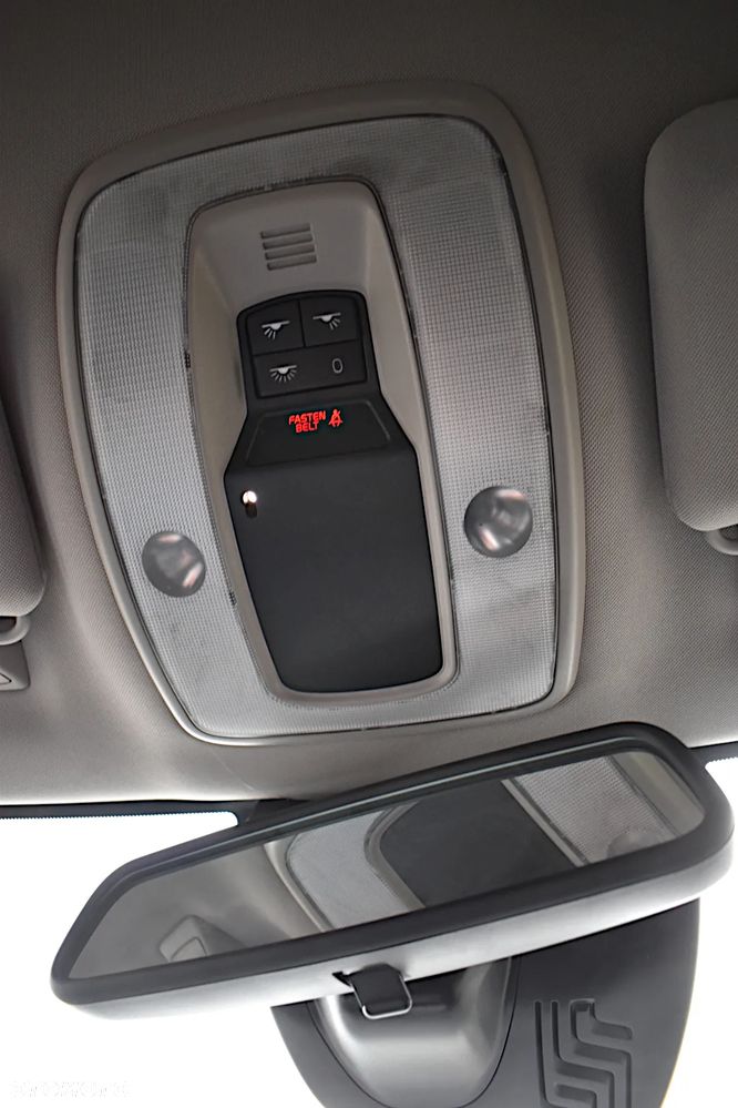 Volvo V60 DRIVe Momentum - 34