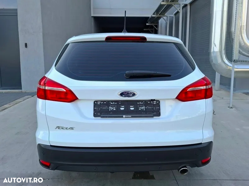 Ford Focus 2.0 TDCI Powershift Titanium - 14