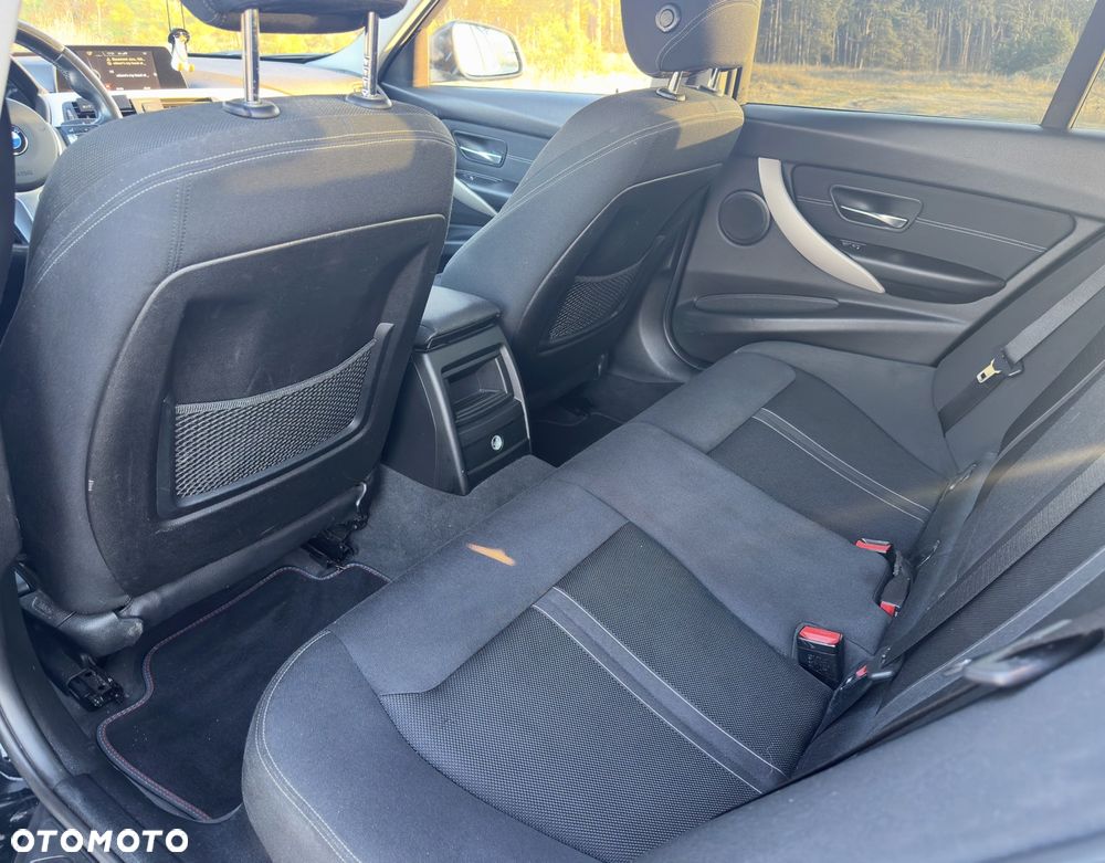 BMW Seria 3 320d Efficient Dynamics Edition Sport Line - 14