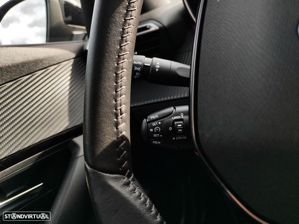 Peugeot 2008 1.2 PureTech Active Pack - 9