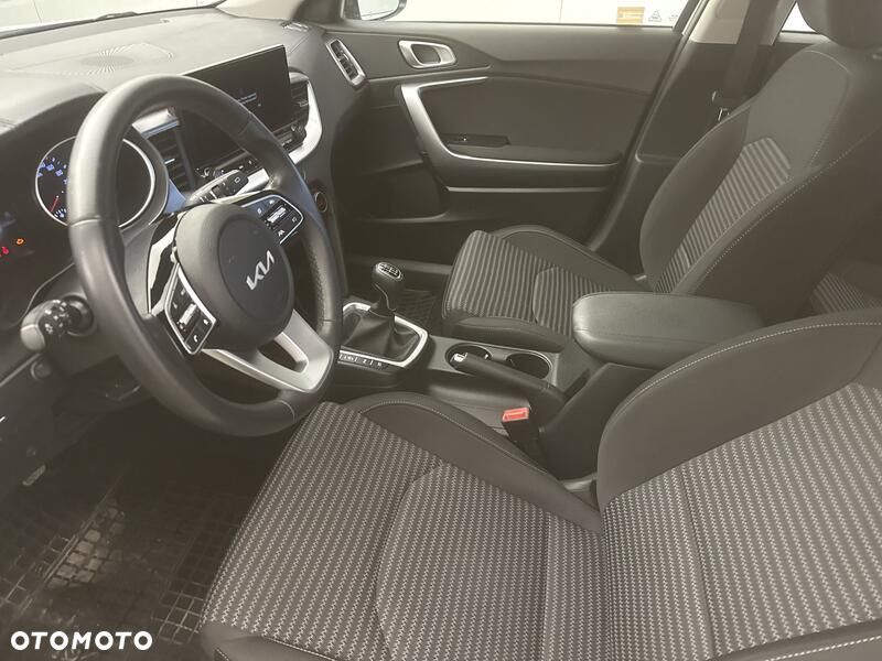 Kia Ceed 1.5 T-GDI M - 11
