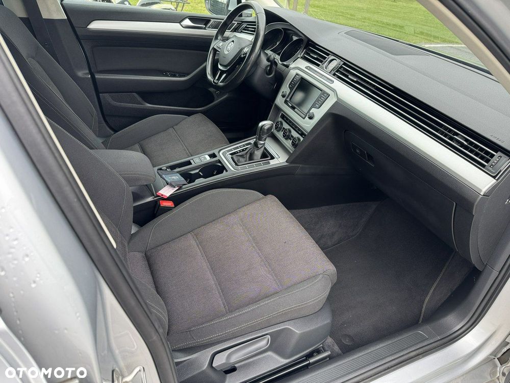 Volkswagen Passat - 27