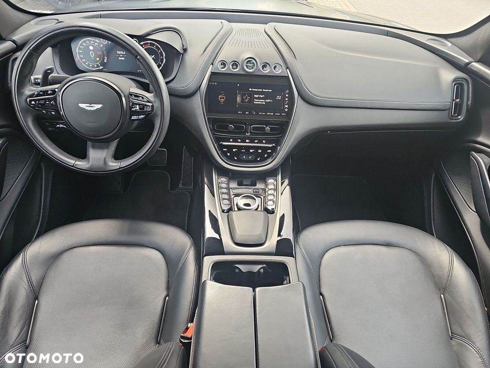 Aston Martin DBX - 21