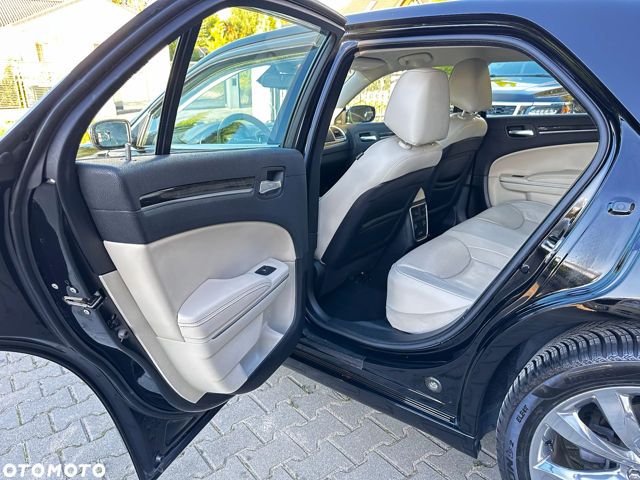 Chrysler 300C - 23