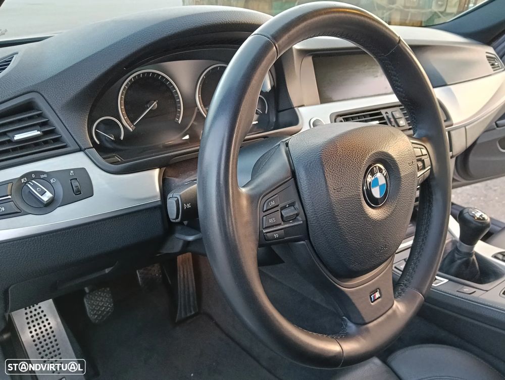 BMW 525 d Pack M - 12