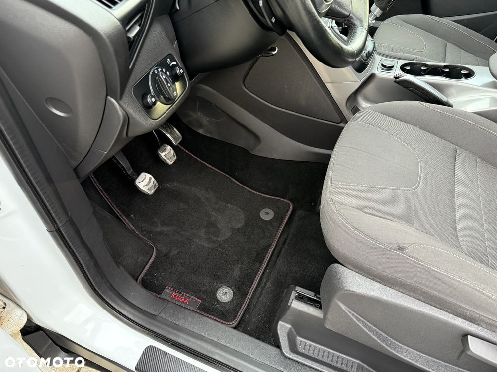 Ford Kuga 1.6 EcoBoost 2x4 Titanium - 23