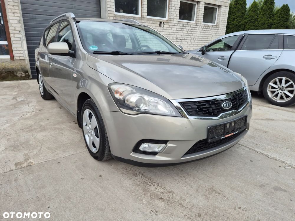 Kia Ceed - 1