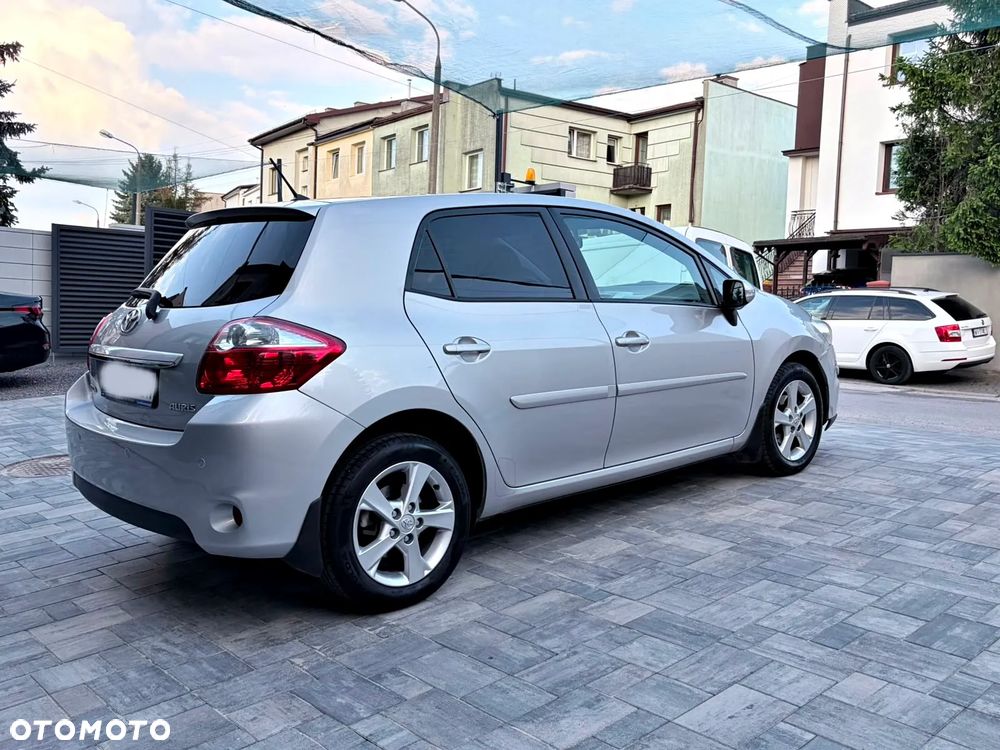Toyota Auris 1.6 Premium Comfort - 1