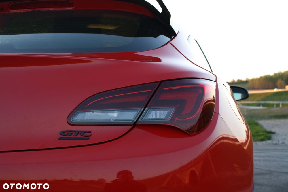 Opel Astra 1.6 Turbo Sport - 4