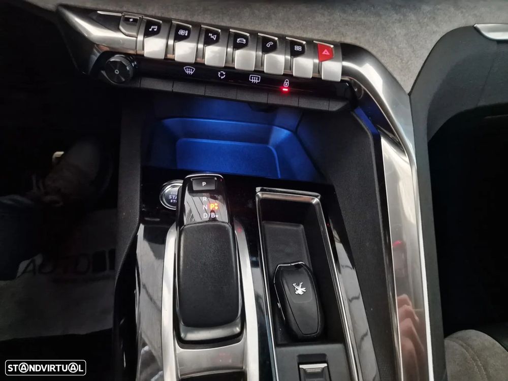 Peugeot 3008 1.6 Hybrid GT Line e-EAT8 - 26