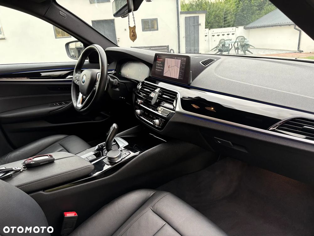 BMW Seria 5 520d xDrive - 13