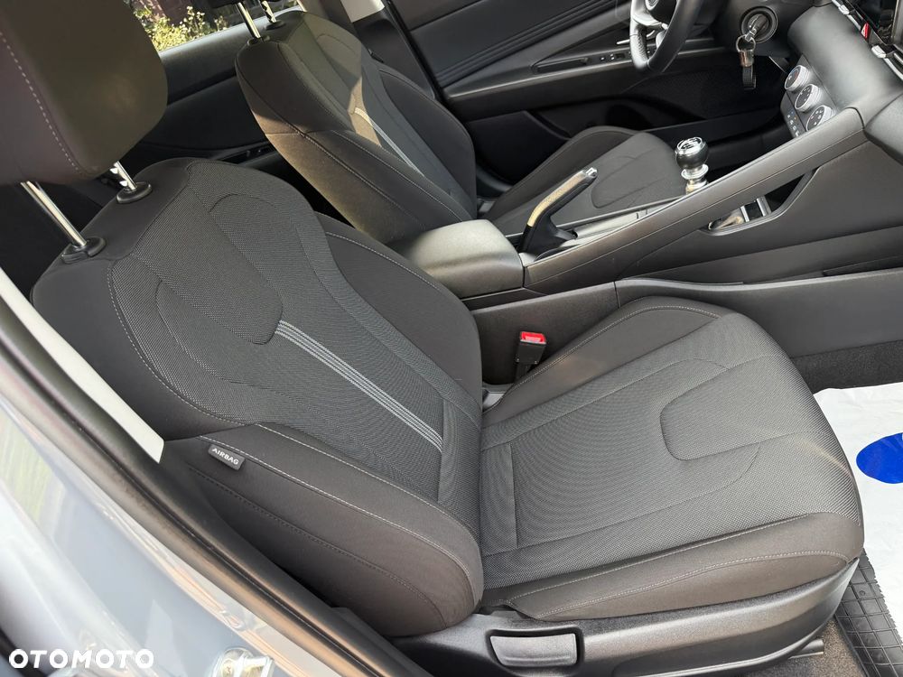 Hyundai Elantra 1.6 Modern - 16