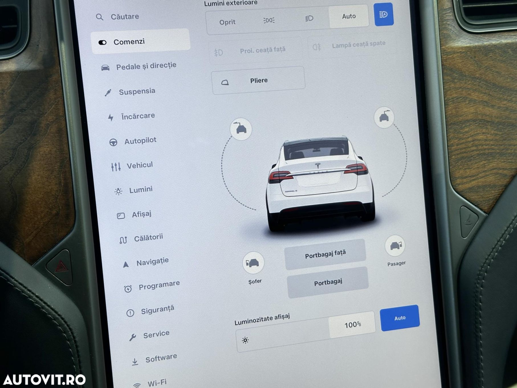 Tesla Model X - 14